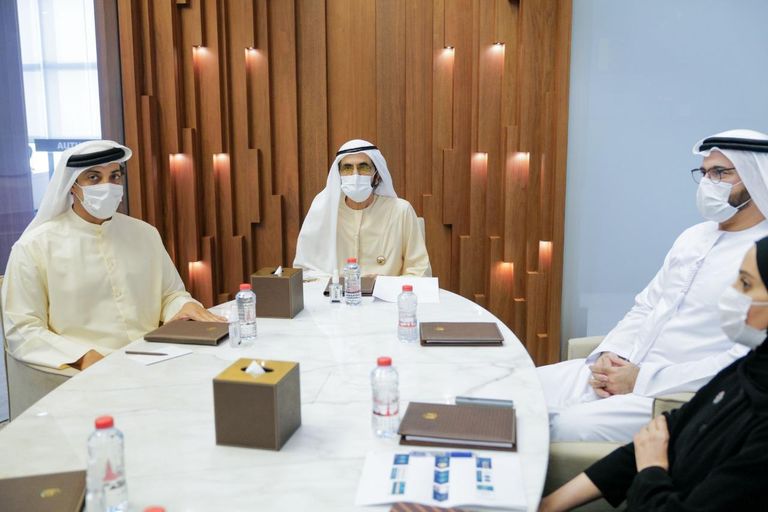 الشيخ محمد بن راشد يطلع على خطط عمل حكومة دولة الإمارات