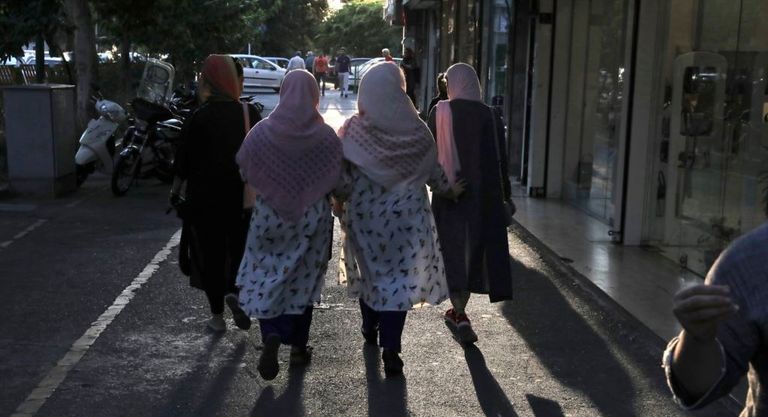 سارة أماتالي إحدى الضحايا تطالب بالكشف عن هؤلاء المغتصبين