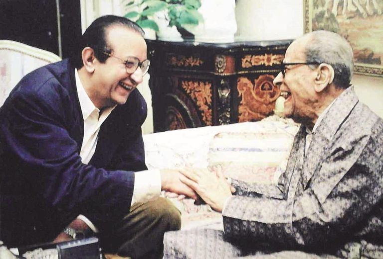 الأديب العالمي نجيب محفوظ