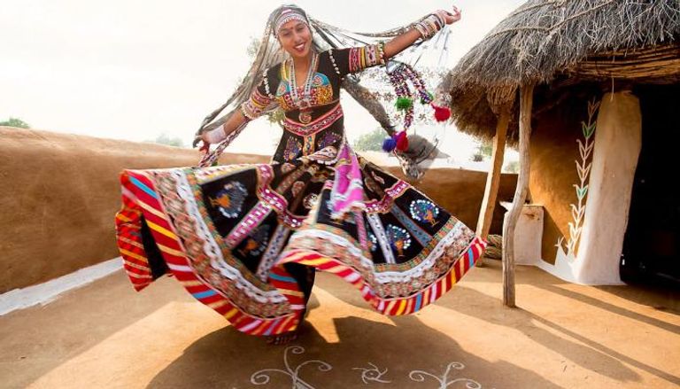 راقصة من قبيلة كالبيليا الهندية