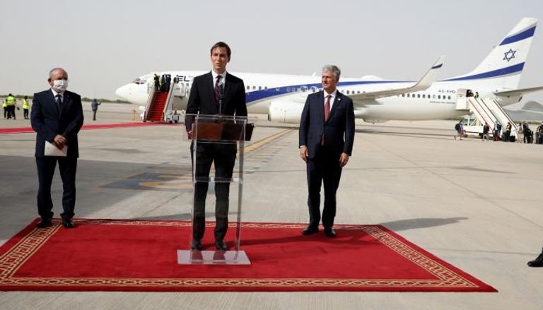 كوشنير خلال إدلاء بالتصريحات فور وصوله مطار أبوظبي