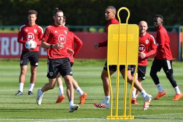 ابتسامات جاريث بيل مع منتخب ويلز ابتسامة جاريث بيل مع منتخب ويلز