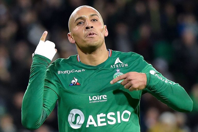 التونسي وهبي الخزري لاعب فريق سانت إيتيان