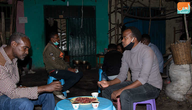 شاي "هيتاتوكي" يتم تقديمه مع الذرة الشامية والفول السوداني المحمص