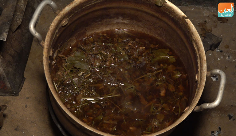 شاي "هيتاتوكي" يتم تقديمه مع الذرة الشامية والفول السوداني المحمص