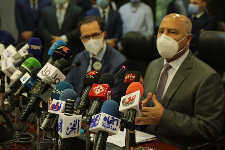 جانب من توقيع العقد بين الهيئة القومية للأنفاق المصرية والشركة الفرنسية