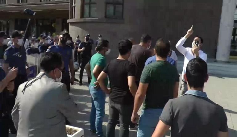 اعتداءات من الشرطة التركية على مسيرة حزب الشعوب الديمقراطي