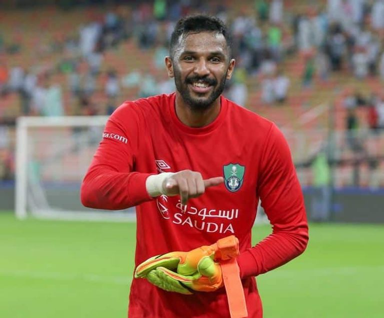 محمد العويس حارس الزهلي السعودي ويلفرد بوني لاعب اتحاد جدة - أرشيفية