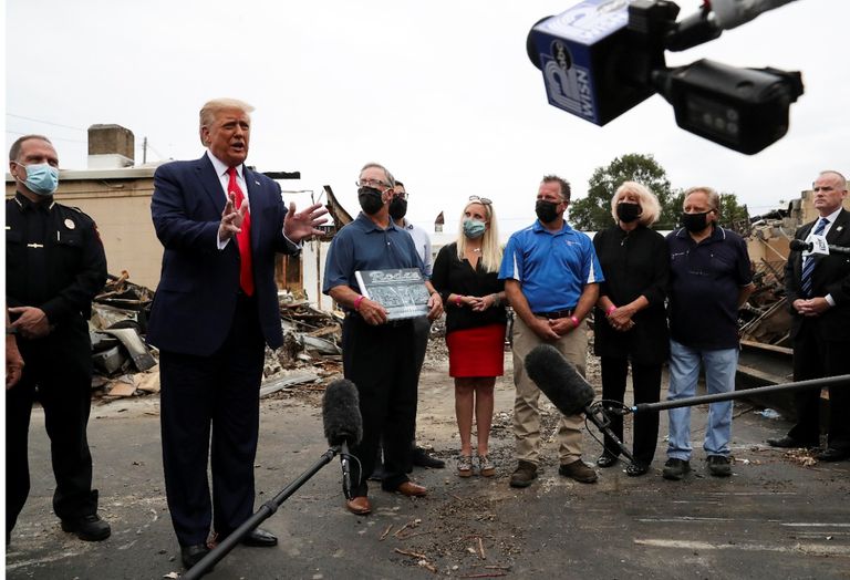 ترامب يزور موقع احتجاجات في كينوشا