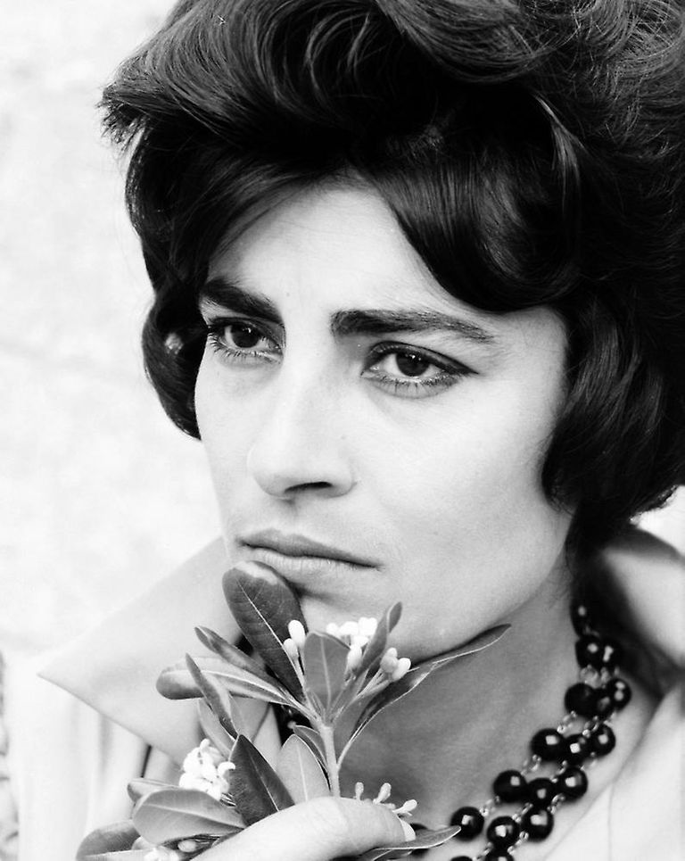 الممثلة اليونانية إيرين باباس