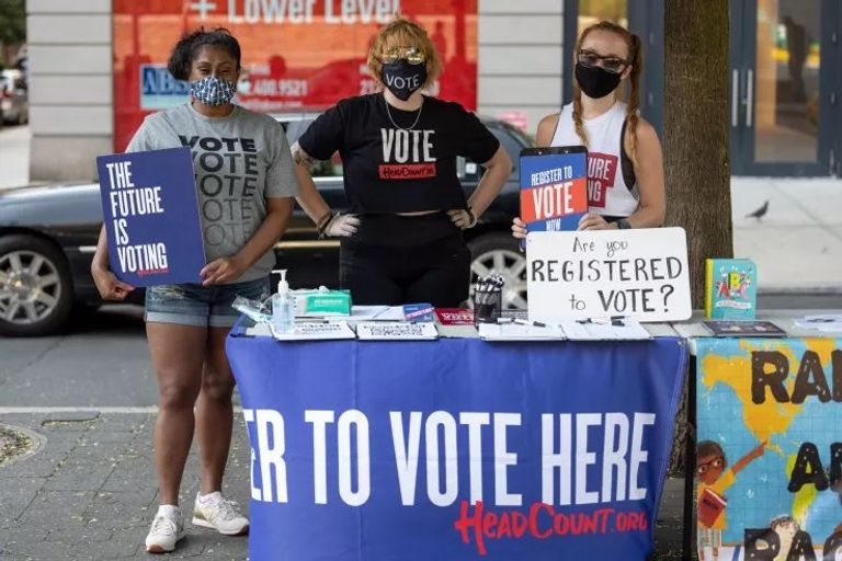 "المترددون" لم يحسموا قرارهم بين مرشحي الحزبين الجمهوري والديمقراطي