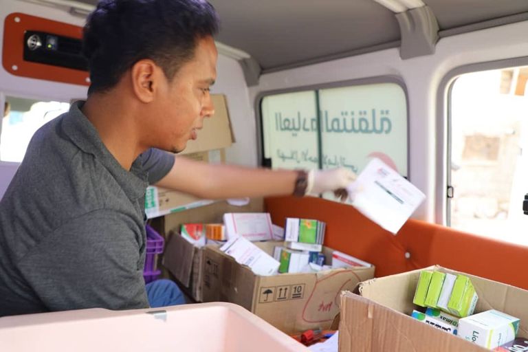 العيادة الطبية المتنقلة التابعة لهيئة الهلال الأحمر الإماراتي