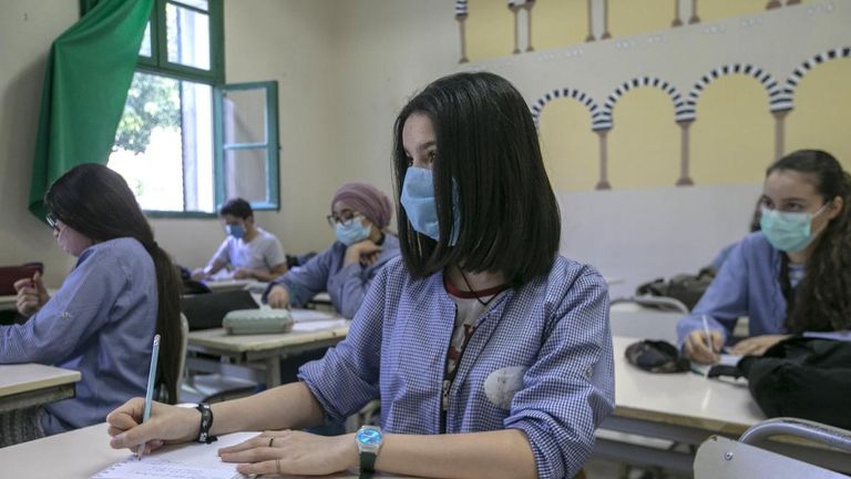 طلبة بالكمامات في الأقسام مدرسة إبتدائية في الجزائر  - أرشيفية