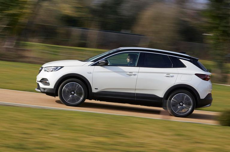 طراز Vauxhall Grandland X Hybrid & Hybrid4 طراز بي إم دبليو X5 45e