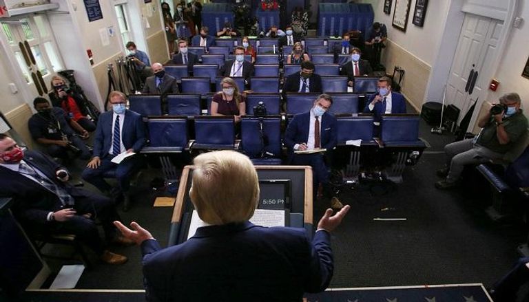 الرئيس الأمريكي يعقد مؤتمرا صحفيا في البيت الأبيض 
