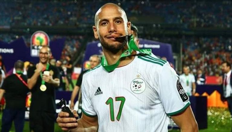 عدلان قديورة لاعب منتخب الجزائر المخضرم عدلان قديورة لاعب منتخب الجزائر المخضرم