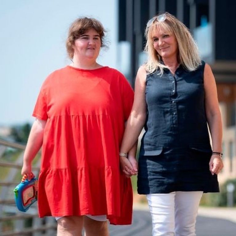 دايسي مع والدتها