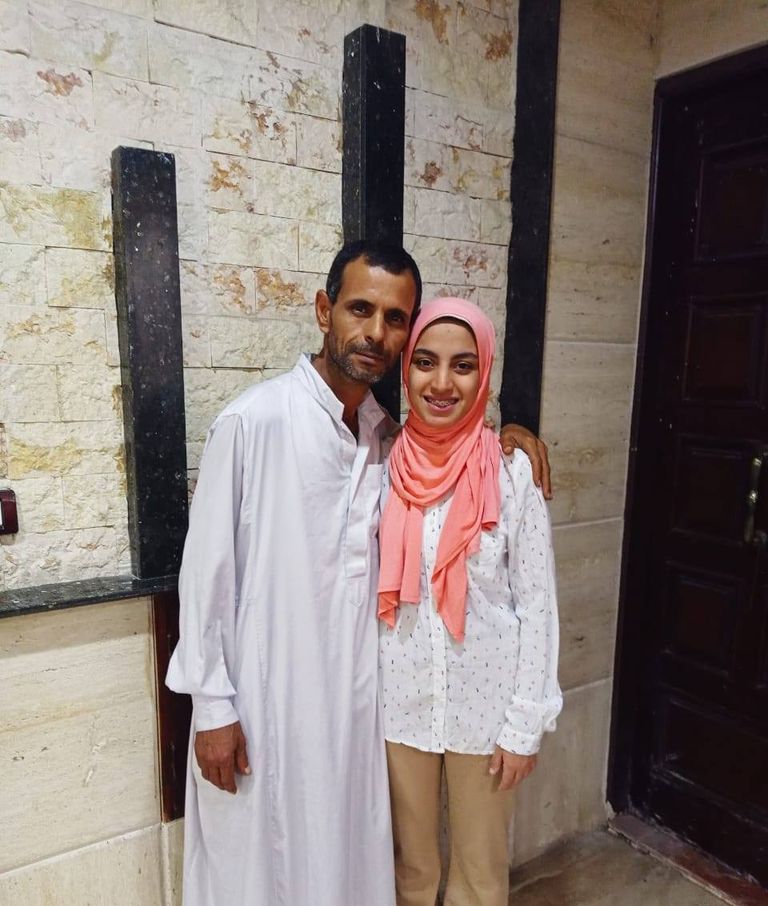 هبة حامد مع أسرتها