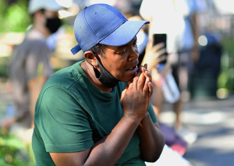 أوركسترا نيويورك الفلهرمونية تؤدي معزوفات في الشارع