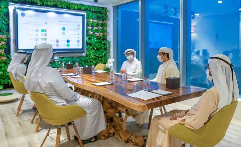 محمد بن راشد يطلع على استراتيجية وزارة التغير المناخي والبيئة