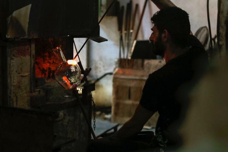 زجاج بيروت المحطم