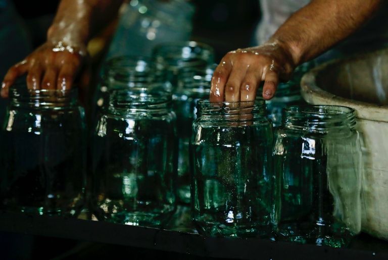 زجاج بيروت المحطم