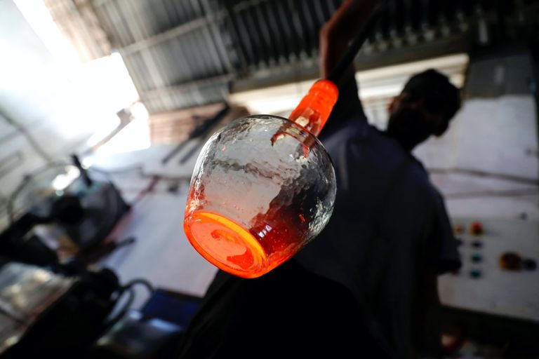 زجاج بيروت المحطم