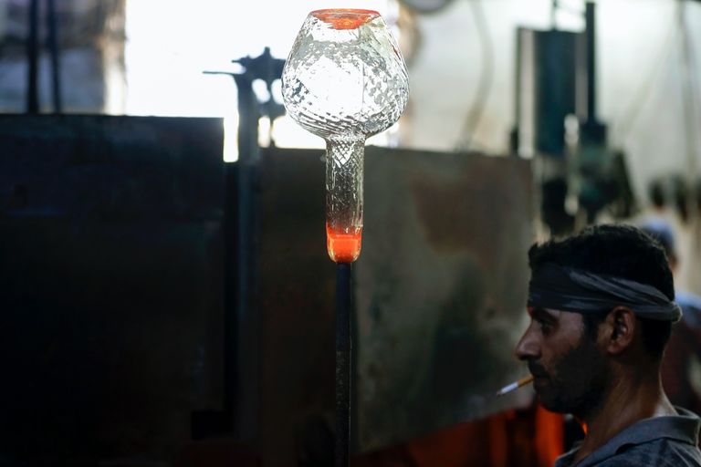 زجاج بيروت المحطم