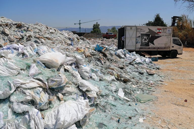 زجاج بيروت المحطم