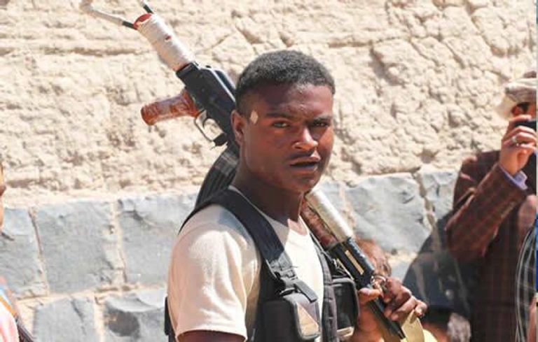 مسلحون من شريحة المهمشين استقطبتهم المليشيا الحوثية