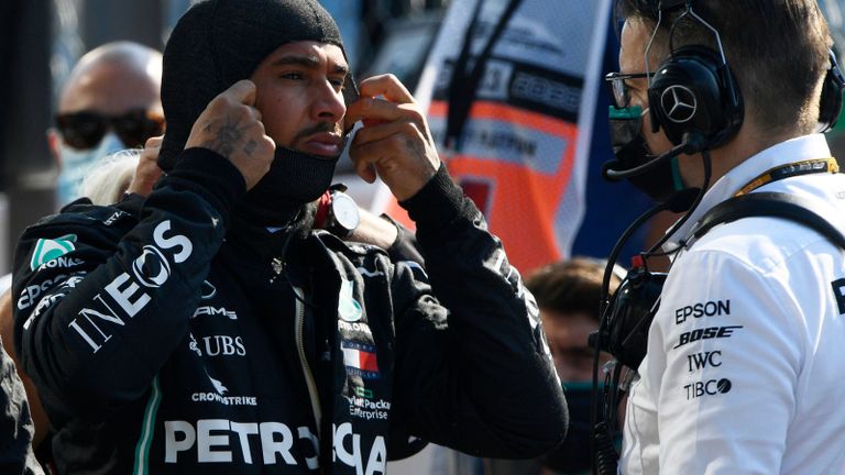 لويس هاميلتون سائق مرسيدس حقق مركزا متأخرا في سباق إيطاليا بيير جاسلي سائق ألفا تاوري بطل سباق إيطاليا في فورمولا 1