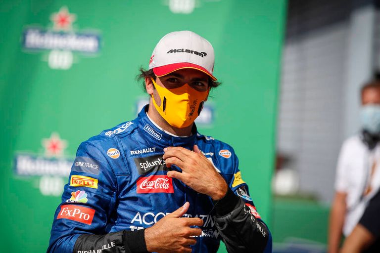 كارلوس ساينز سائق مكلارين بيير جاسلي سائق ألفا تاوري بطل سباق إيطاليا في فورمولا 1