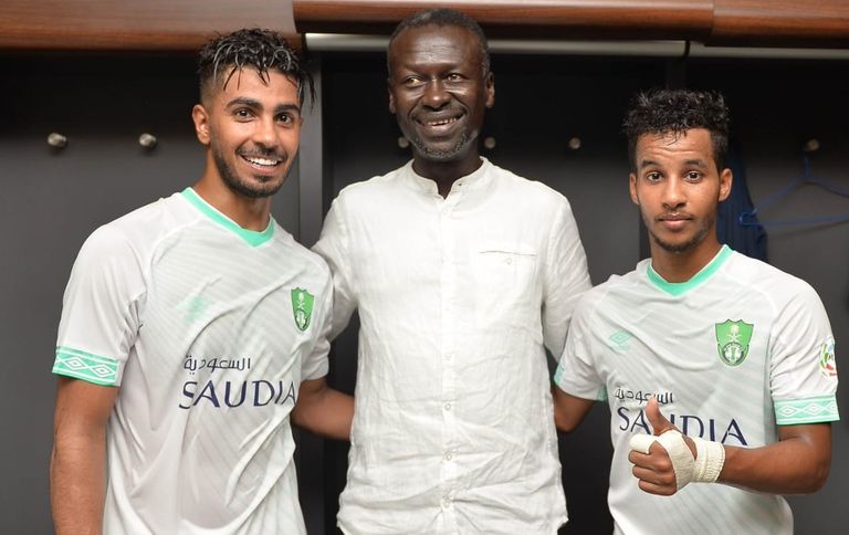 خالد مسعد في غرفة ملابس الأهلي خالد مسعد نجم الكرة السعودية السابق