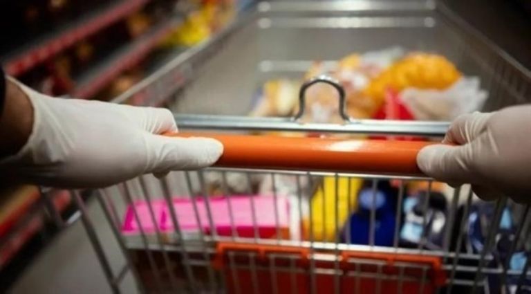 ارتداء القفازات في السوبر ماركت خبراء يؤكدون عدم أهمية ارتداء القفازات في السوبر ماركت