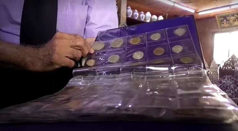 عاشق التحف السوري خليل عبدالله