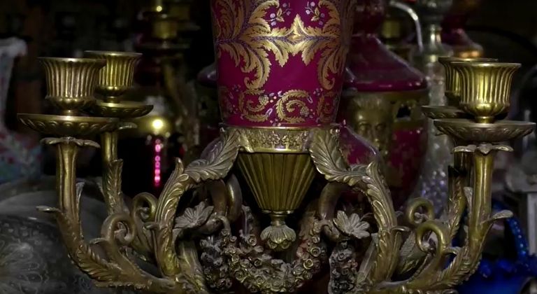 عاشق التحف السوري خليل عبدالله