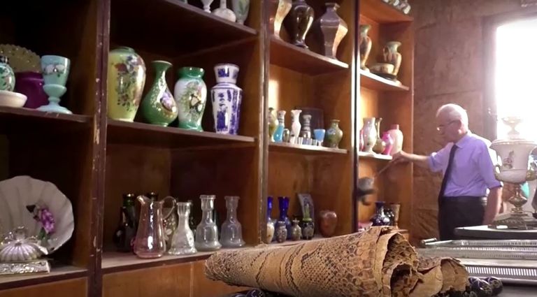 عاشق التحف السوري خليل عبدالله