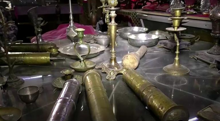 عاشق التحف السوري خليل عبدالله