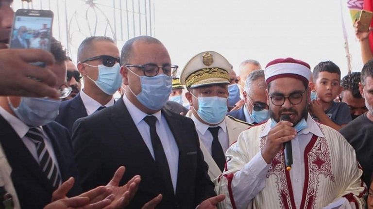 المشيشي شارك بتشييع جنازة شهيد سوسة تشييع جثمان شهيد الإرهاب في تـونس