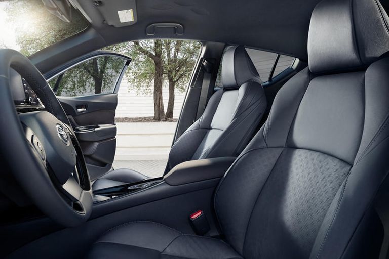 تويوتا CH-R تويوتا CH-R ولكزس UX