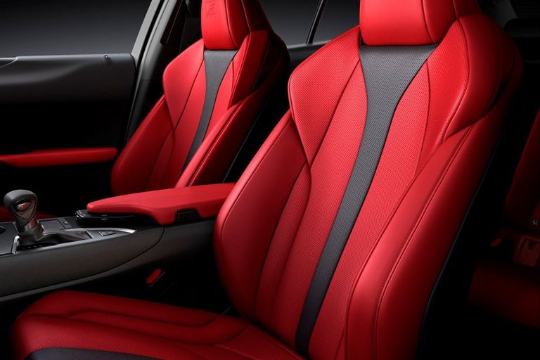 لكزس UX تويوتا CH-R ولكزس UX