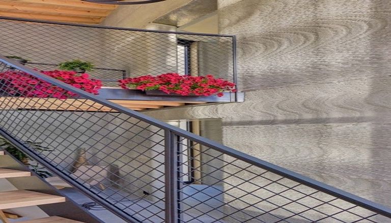 يهدف إلى تطوير استخدام الطباعة ثلاثية الأبعاد والتشجيع على استخدام مواد البناء الغير الضارة والصديقة للبيئة.