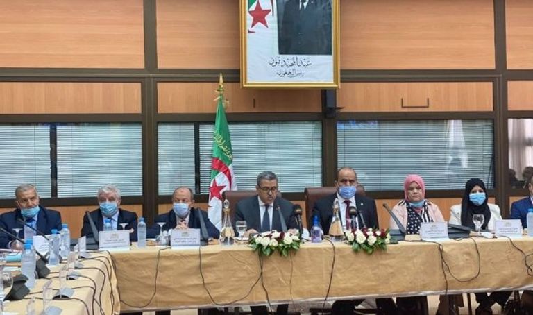 رئيس الوزراء الجزائري أمام اللجنة القانونية للبرلمان حول مشروع الدستور الرئيس الجزائري عبد المجيد تبون - أرشيفية