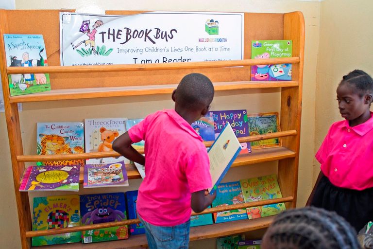 مدرسة في الكونغو شعار اليوم العالمي لمحو الأمية