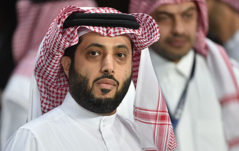 تركي آل الشيخ رئيس نادي ألميريا الإسباني خالد مسعد في كأس العالم 1998