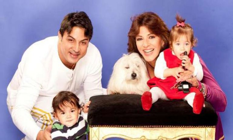 الفنانة المصرية هالة صدقي وزوجها سامح سامي وأولادها