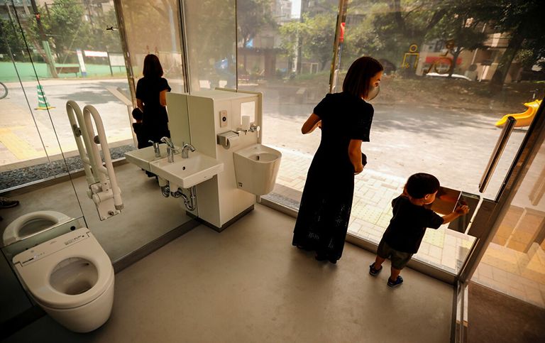 المراحيض الشفافة في اليابان