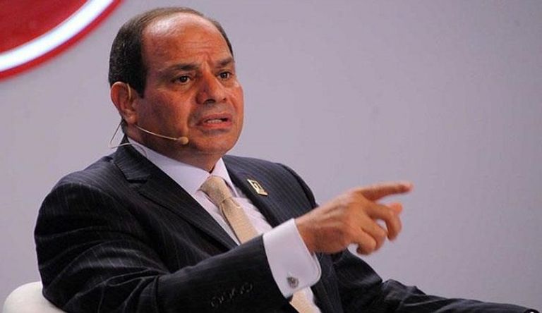 الرئيس المصري عبدالفتاح السيسي- أرشيفية عملية ترميم لأحد المساجد في مصر- أرشيفية