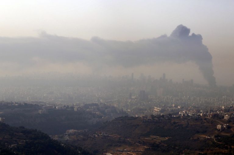 رجال الإطفاء في موقع الحريق
