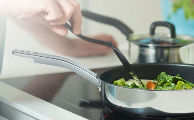الطهي والتنظيف يزيدان من التلوث الداخلي